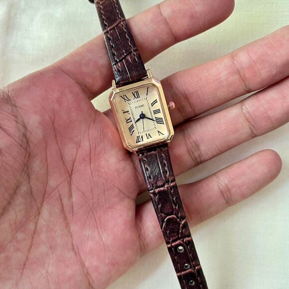 2000s vintage style cute rectangle brown leather luxury watch - Picture 5 of 8